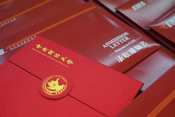 常吃这类食物，不仅加速衰老，还会损伤心血管！