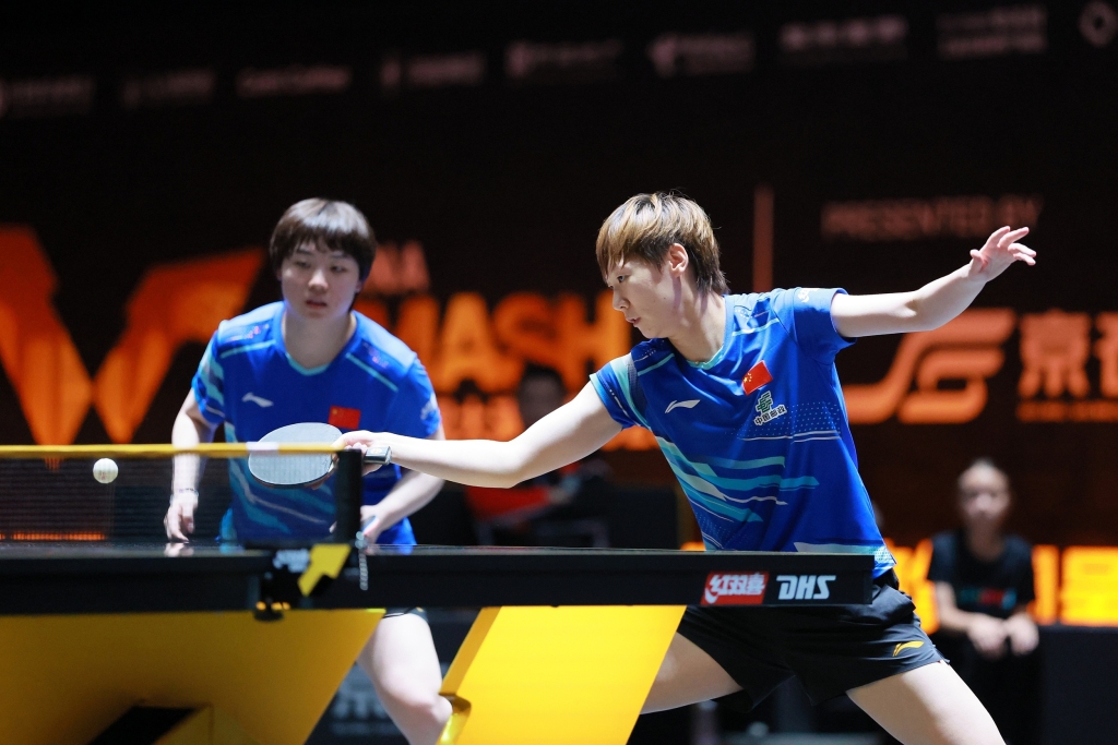 中国大满贯女双冠军诞生，王曼昱/蒯曼逆转击败日韩组合登顶